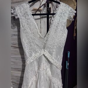 Elegant White Lace Wedding Dress